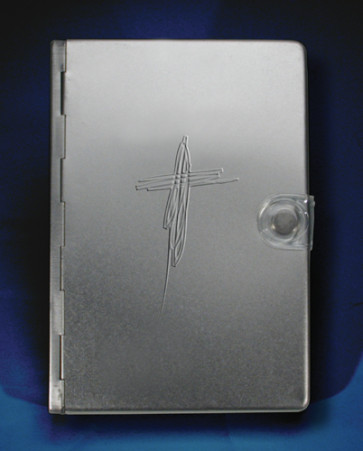 Metal Bible NLT: Silver Cross - Other book format Silver