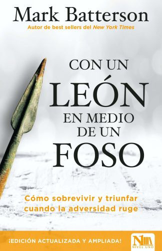 Con un león en medio de un foso - Softcover